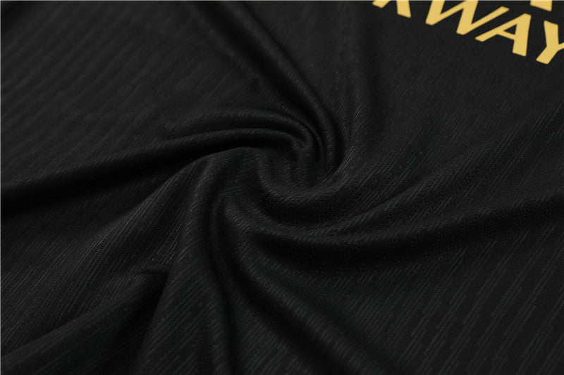 Conjunto Treino PSG 24/25 - Versão Jogador - Preto e dourado