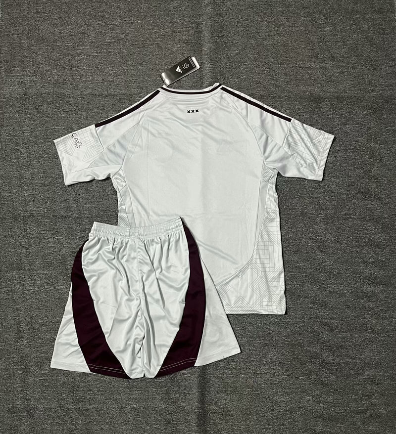 Kit Infantil Ajax III 24/25